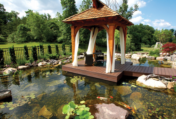 Gazebo Terapung di Atas Kolam